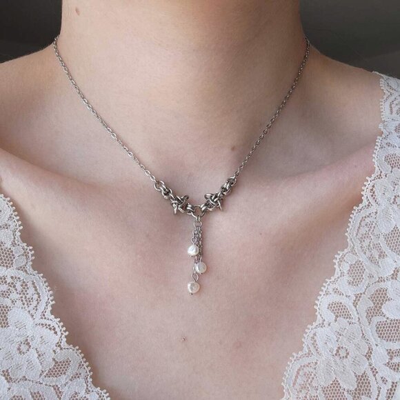 Medieval princess freshwater pearl chainmaille necklace with small silver chain - Picture 3 of 13